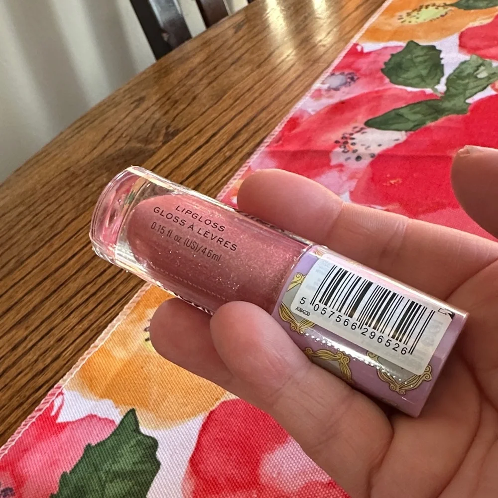 Revolution Monica Lip Gloss with Lavender Cap - Picture 6 of 6